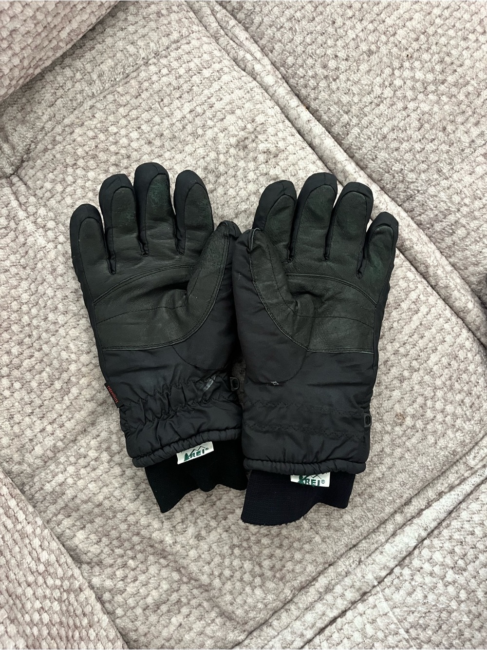 REI Black Insulated Winter Gloves